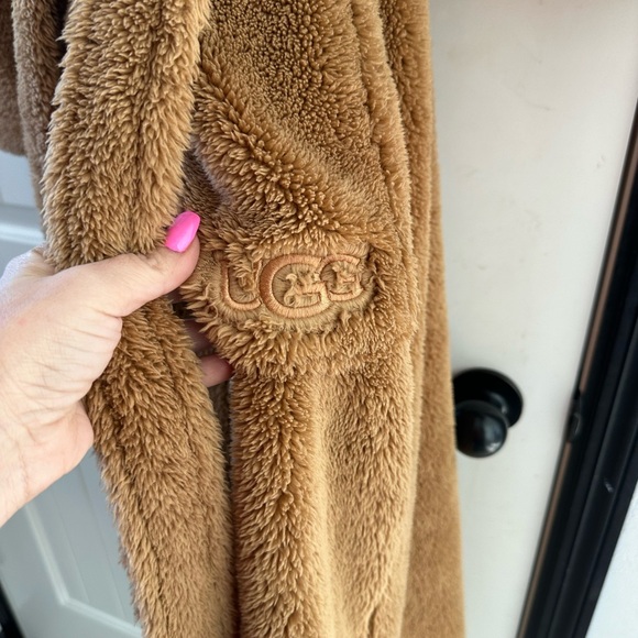 UGG Tan Robe - Picture 5 of 7